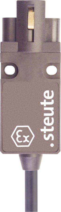 Rectangular industrial sensor with "steute" branding and a cable attached at the bottom.